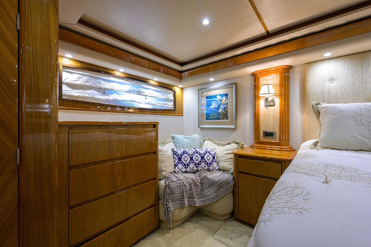2013 Viking 82 