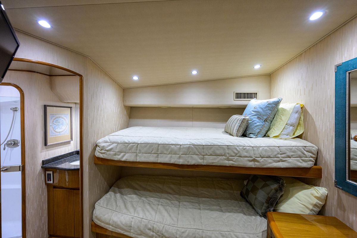 2013 Viking 82 