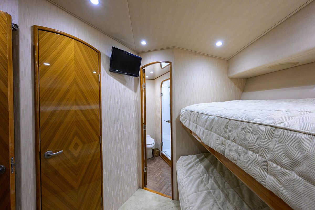 2013 Viking 82 