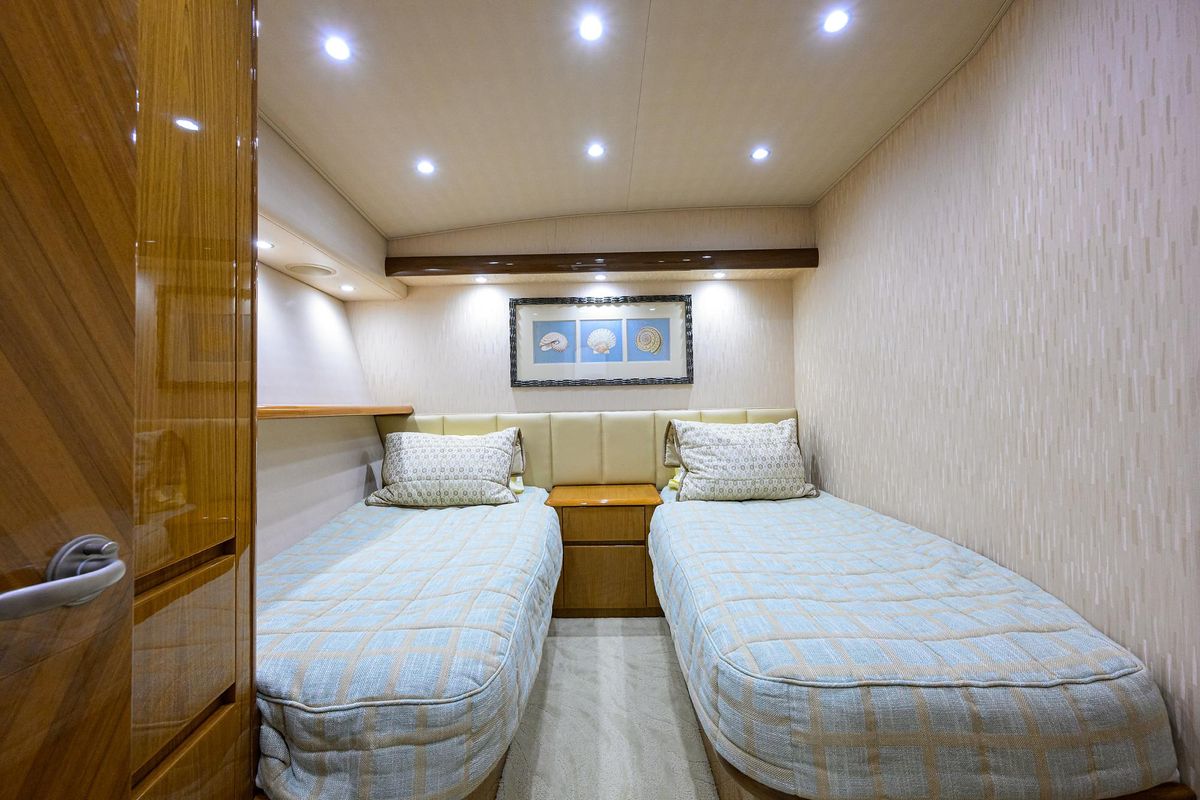 2013 Viking 82 