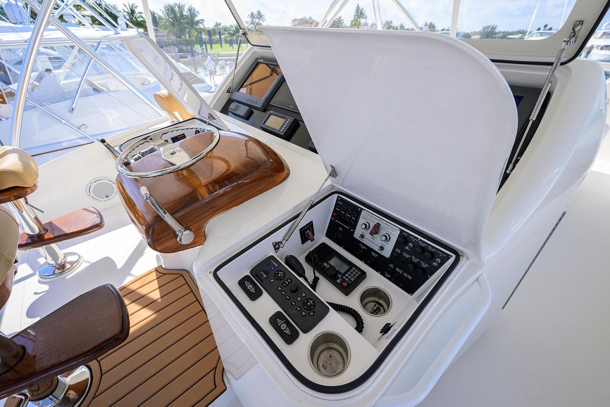 2013 Viking 82 