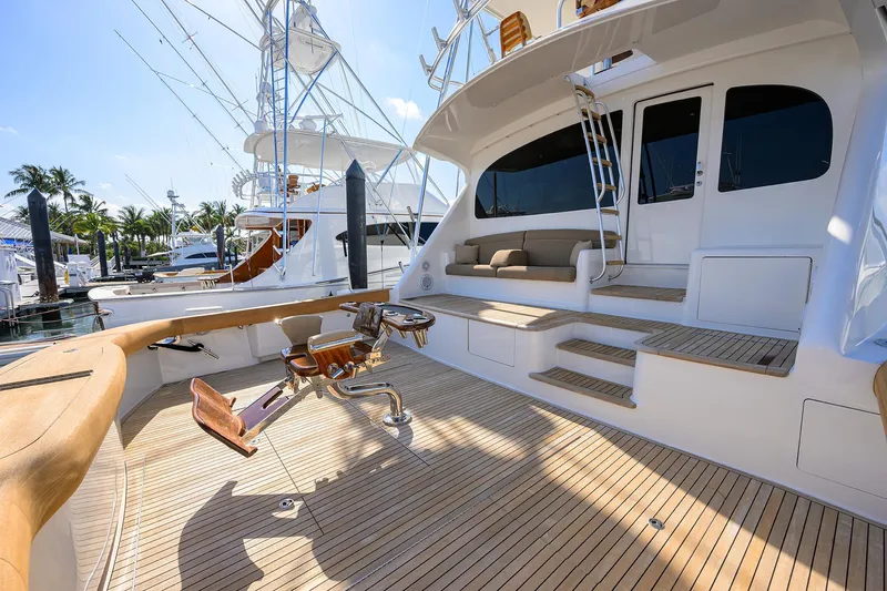 Blu Frog Yacht Photos Pics Viking 82 BLU FROG - Cockpit