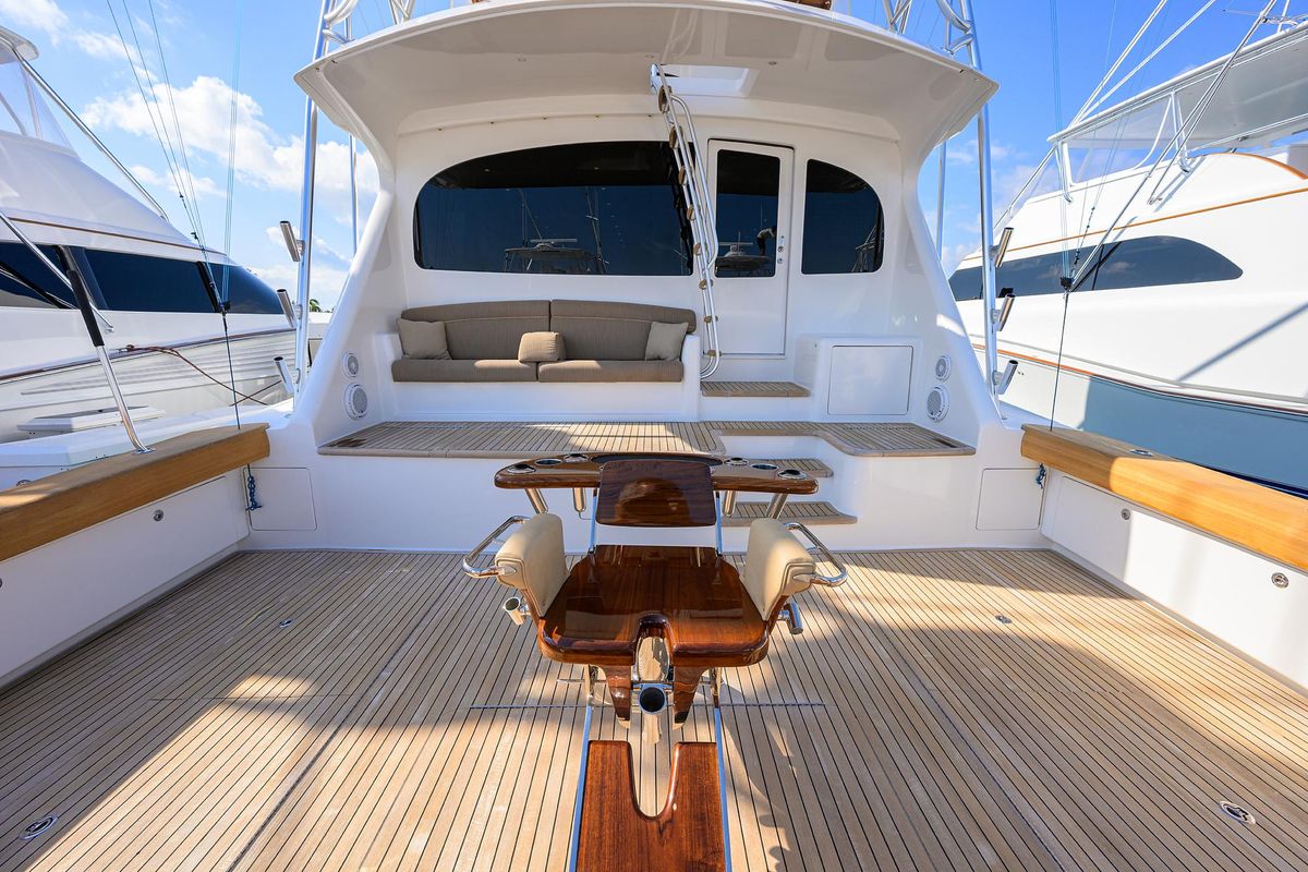 2013 Viking 82 