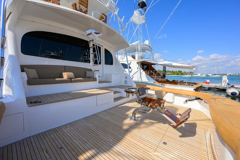 Blu Frog Yacht Photos Pics Viking 82 BLU FROG - Cockpit