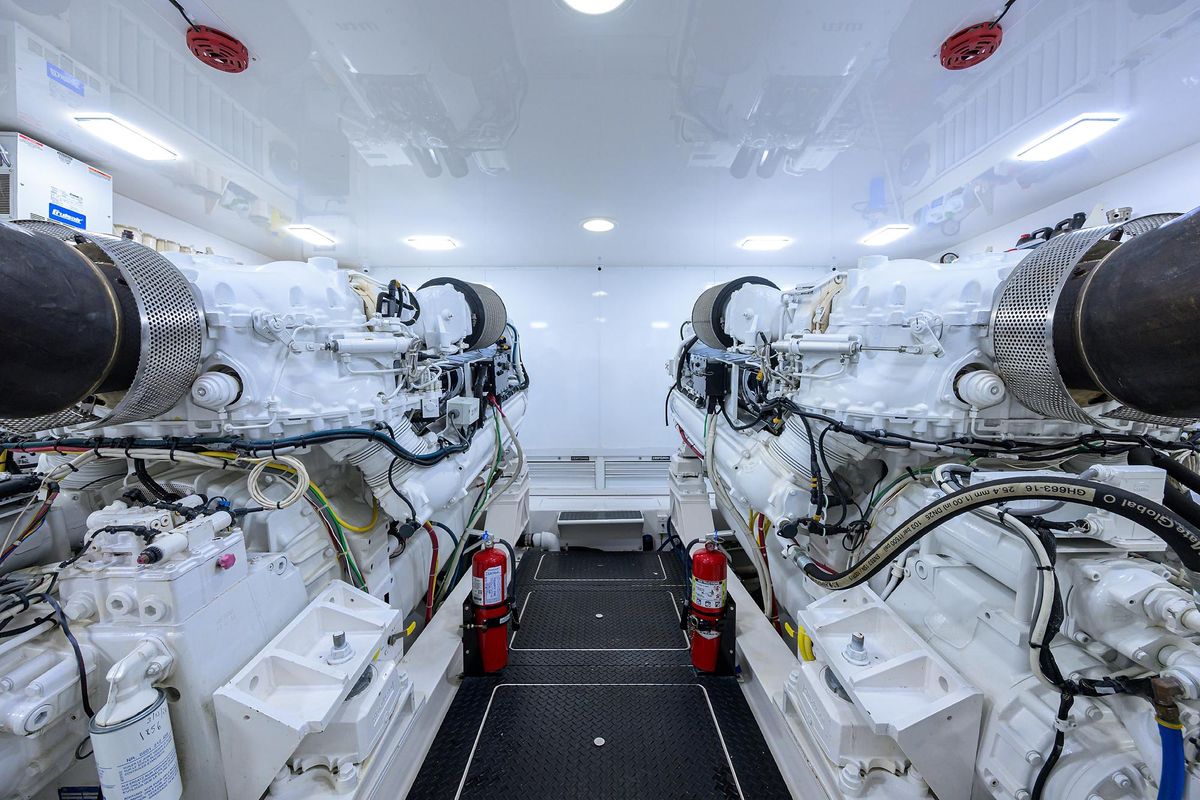2013 Viking 82 