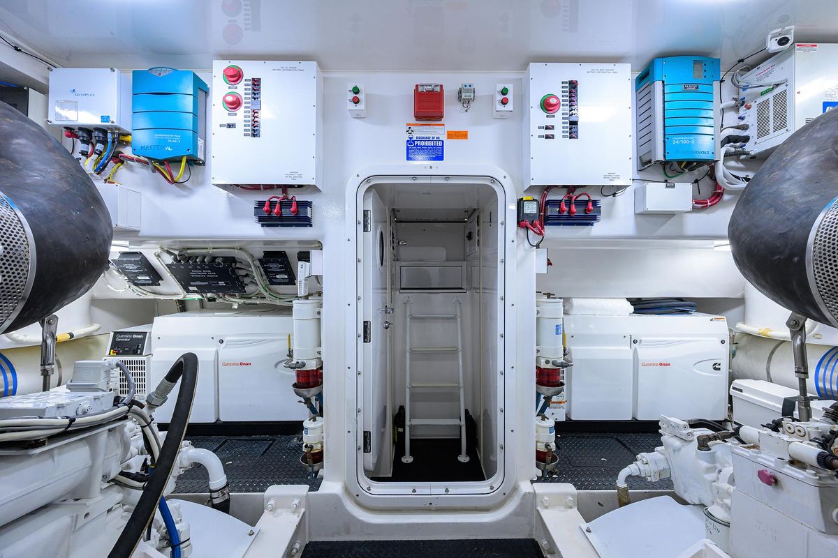 2013 Viking 82 