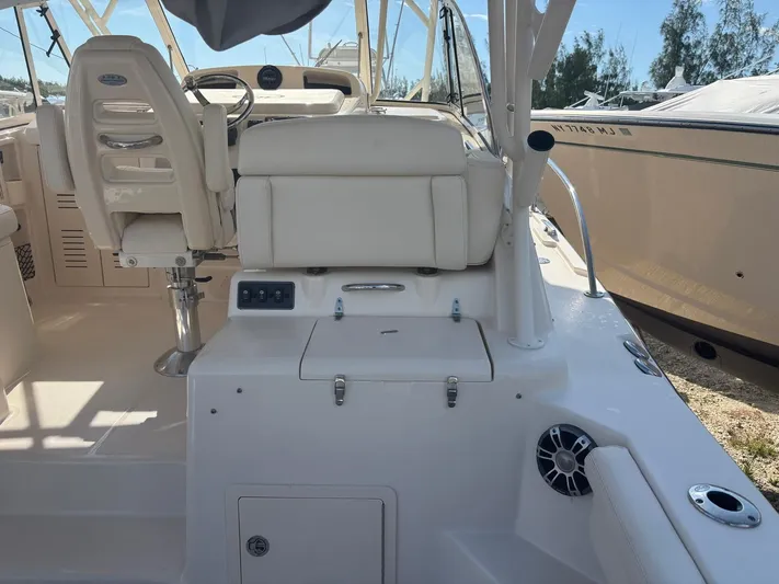  Yacht Photos Pics Interior of a 2023 Grady-White Express 330 boat.