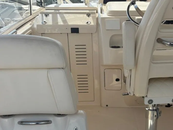  Yacht Photos Pics Interior of Grady-White Express 330 boat, year 2023.