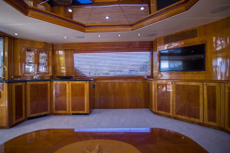 Tamara K Yacht Photos Pics Hatteras 86 TAMARA K - Salon