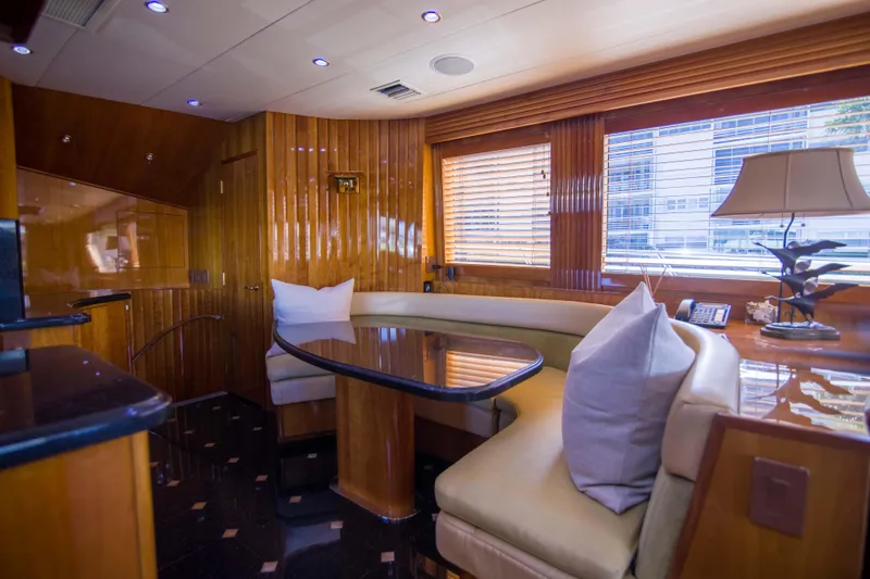 Tamara K Yacht Photos Pics Hatteras 86 TAMARA K - Dinette