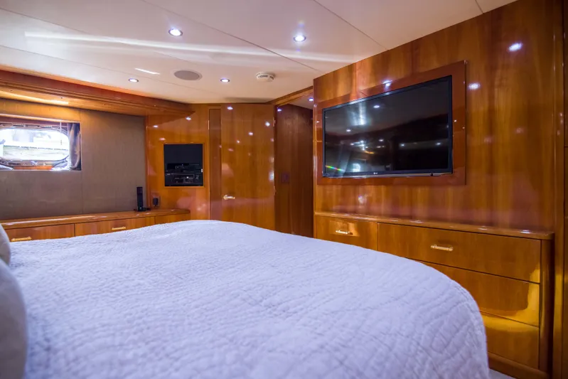 Tamara K Yacht Photos Pics Hatteras 86 TAMARA K - Master Stateroom