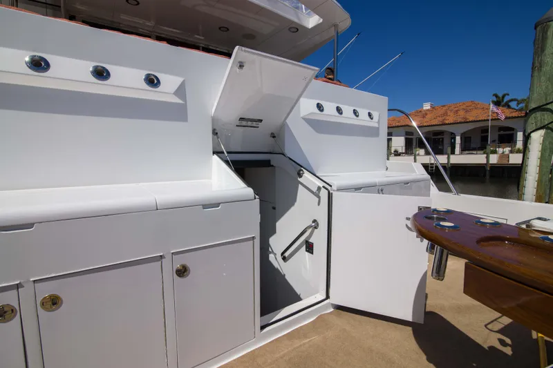 Tamara K Yacht Photos Pics Hatteras 86 TAMARA K - Cockpit