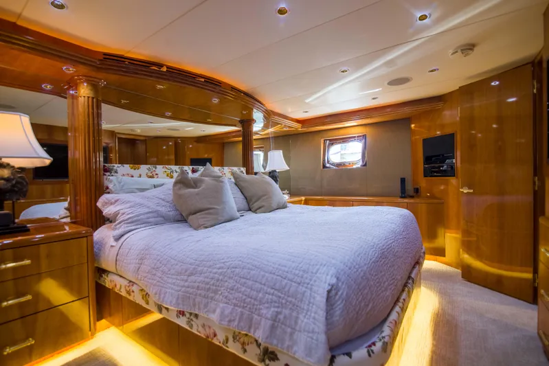 Tamara K Yacht Photos Pics Hatteras 86 TAMARA K -  Master Stateroom