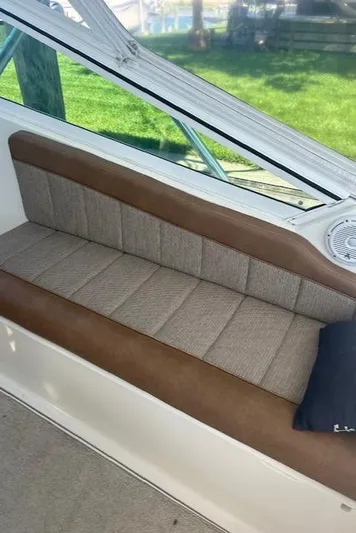  Yacht Photos Pics 2006 Topaz 40 Express boat interior seating area with cushioned bench.