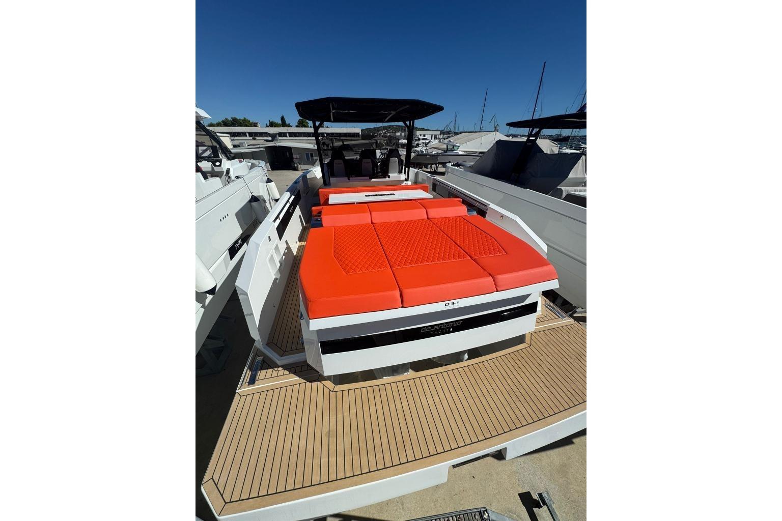 2025 De Antonio Yachts D32 OPEN