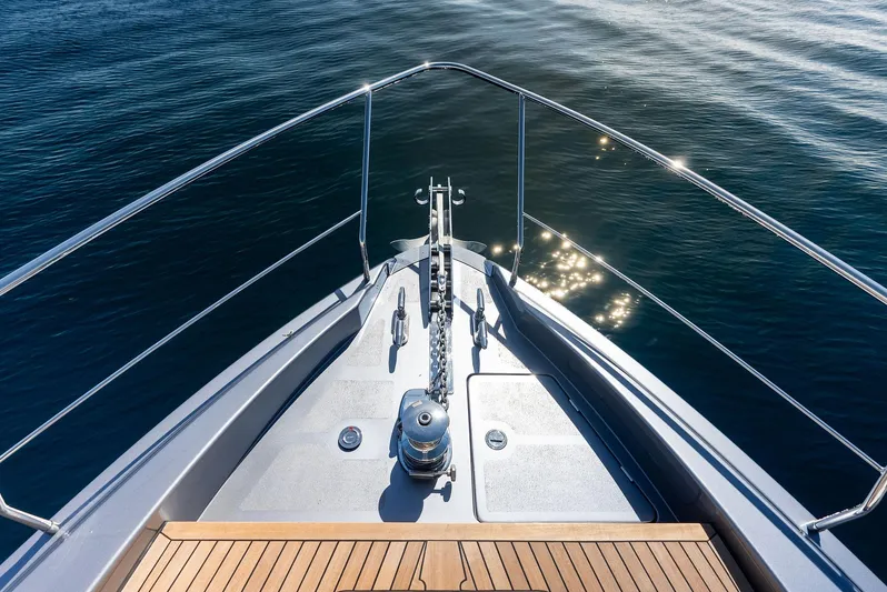 Barnext Yacht Photos Pics Bow of 2025 Pershing 7X yacht with teak deck and sparkling water.