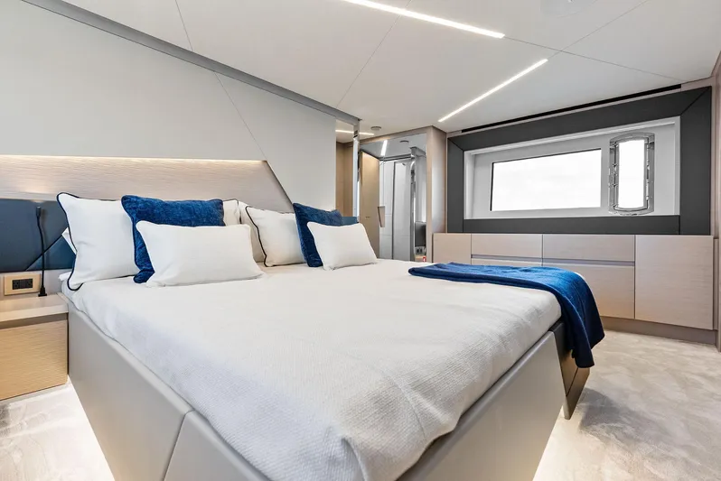 Barnext Yacht Photos Pics Luxurious bedroom interior of 2025 Pershing 7X yacht with modern design and elegant furnishings.