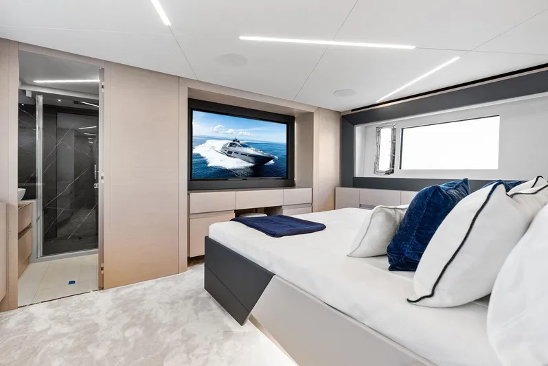 Barnext Yacht Photos Pics Luxurious interior of 2025 Pershing 7X yacht with modern bedroom and ensuite bathroom.