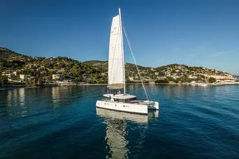 Lagoon 52