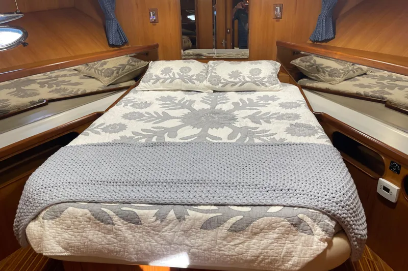  Yacht Photos Pics Luxurious 1997 McKinna 48 Pilothouse cabin with cozy bed and elegant decor.