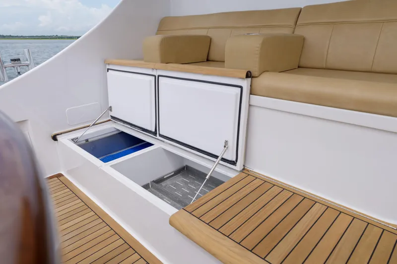 Mister Pete Yacht Photos Pics 58 C & L Mister Pete- Cockpit