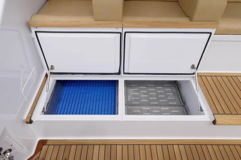 Mister Pete Yacht Photos Pics 58 C & L Mister Pete- Cockpit