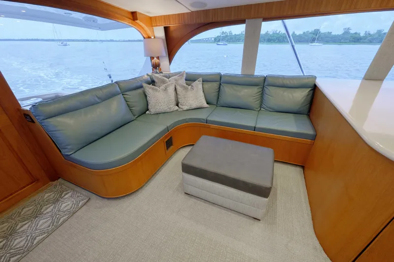 Mister Pete Yacht Photos Pics 58 C & L Mister Pete- Salon