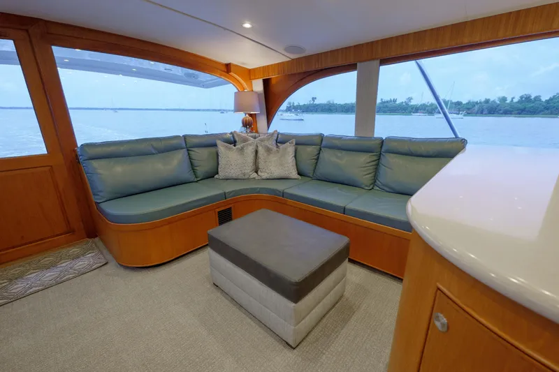Mister Pete Yacht Photos Pics 58 C & L Mister Pete- Salon