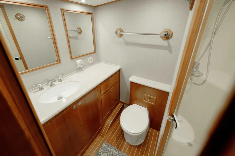 Mister Pete Yacht Photos Pics 58 C & L Mister Pete- Head