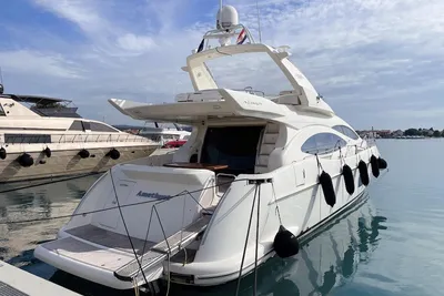 Azimut 68E