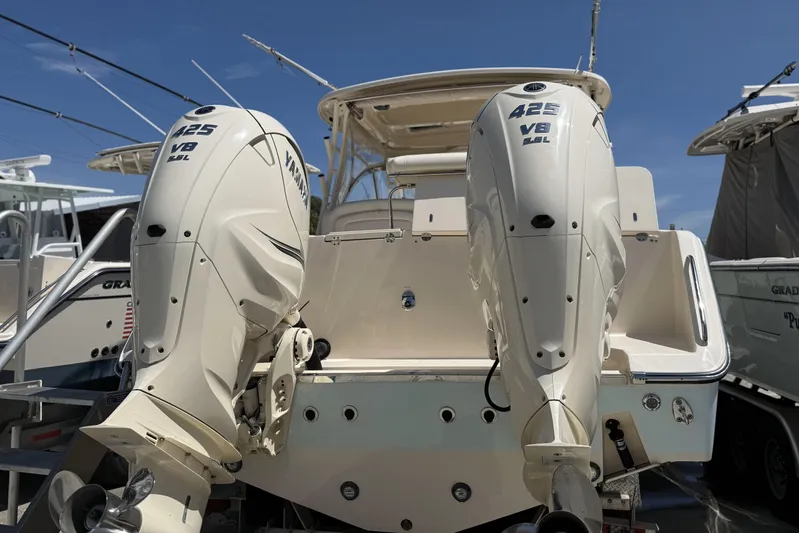 335-714 Used Yacht Photos Pics 2021 Grady-White Freedom 335 boat with twin Yamaha 425 V8 engines.