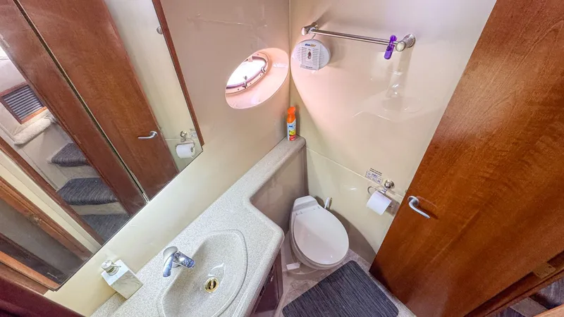 Unsubscribed Yacht Photos Pics Forward VIP Ensuite Head