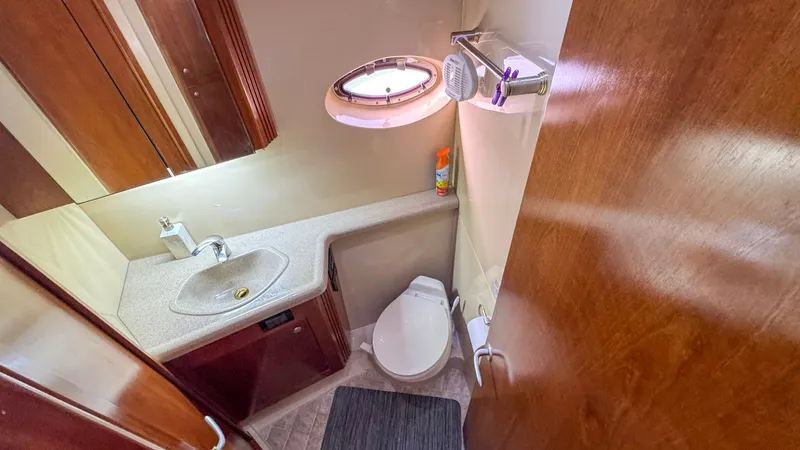 Unsubscribed Yacht Photos Pics Forward VIP Ensuite Head