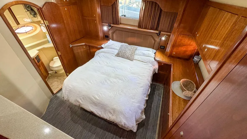 Unsubscribed Yacht Photos Pics Aft Primary Stateroom