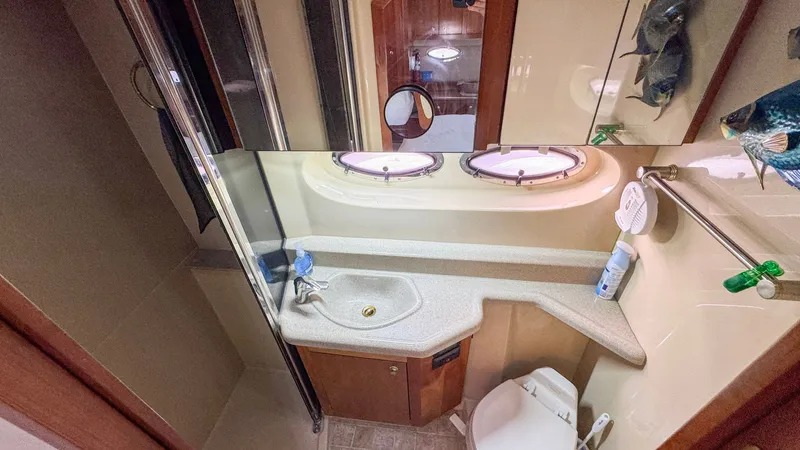 Unsubscribed Yacht Photos Pics Aft Primary Ensuite Head