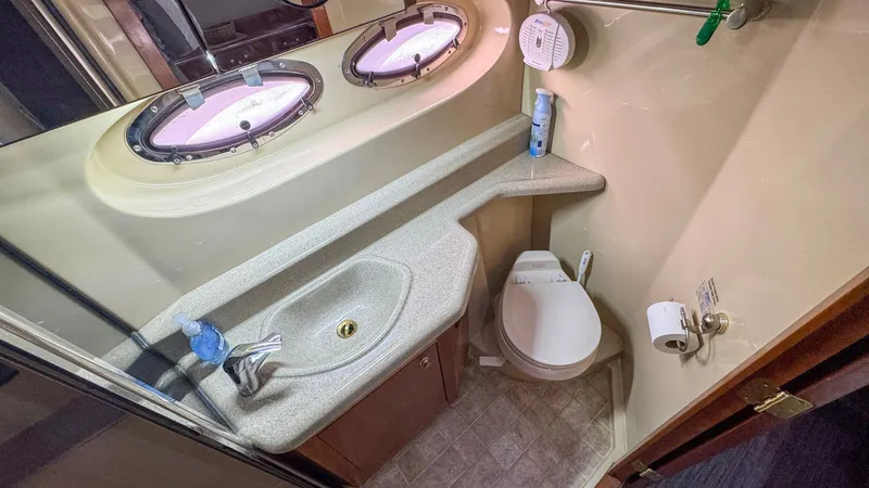 Unsubscribed Yacht Photos Pics Aft Primary Ensuite Head