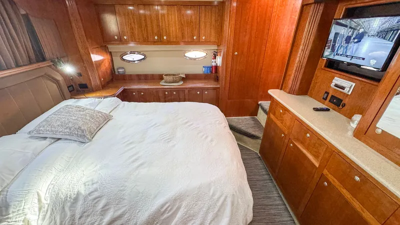 Unsubscribed Yacht Photos Pics Aft Primary Stateroom