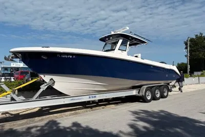 Everglades 325 Center Console