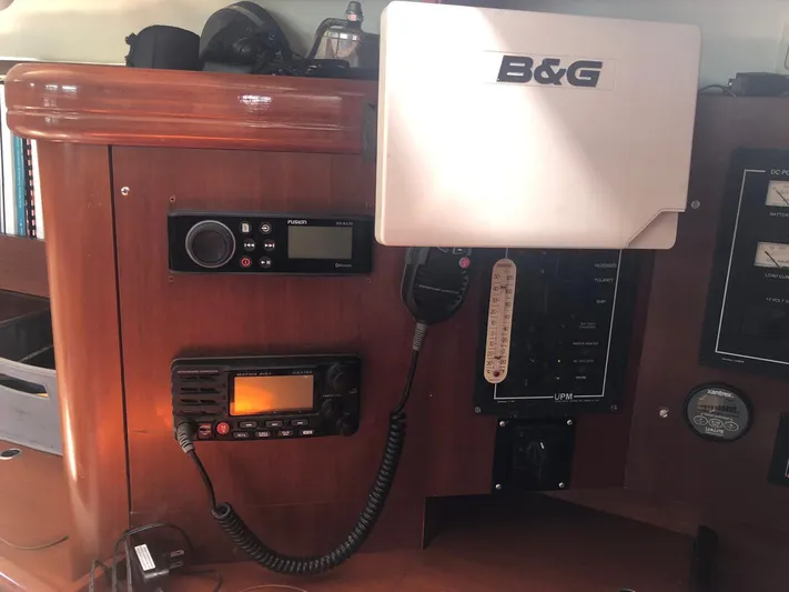 Picaro Yacht Photos Pics Navigation equipment on a 2005 Beneteau Oceanis 473 sailboat.