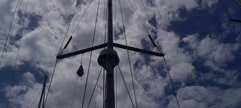 Picaro Yacht Photos Pics Mast of 2005 Beneteau Oceanis 473 sailboat against a cloudy sky.