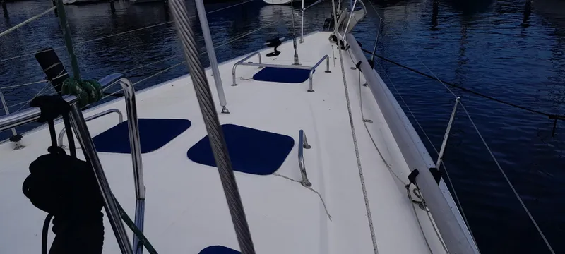 Picaro Yacht Photos Pics Deck view of 2005 Beneteau Oceanis 473 sailboat in marina.