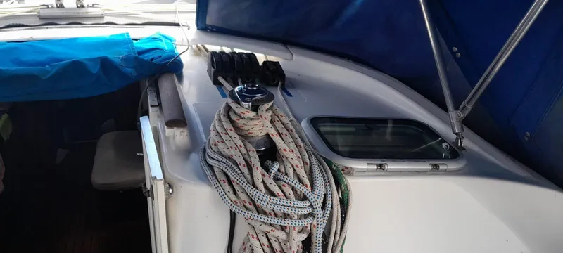 Picaro Yacht Photos Pics Beneteau Oceanis 473 sailboat deck with ropes and winch, 2005 model.