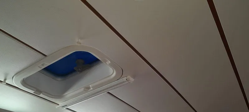 Picaro Yacht Photos Pics Ceiling hatch of 2005 Beneteau Oceanis 473 sailboat interior.