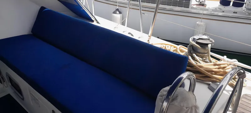 Picaro Yacht Photos Pics Beneteau Oceanis 473 sailboat deck with blue seating, ropes, and winch, 2005 model.