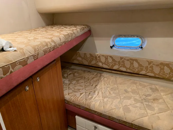  Yacht Photos Pics 1999 Bayliner 5788 Pilot House Motoryacht cabin with bunk beds and porthole view.