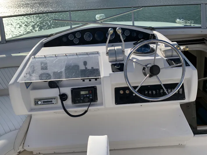  Yacht Photos Pics 1999 Bayliner 5788 Pilot House Motoryacht helm with steering wheel and control panel.