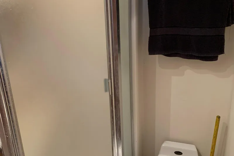  Yacht Photos Pics Bathroom interior of 1999 Bayliner 5788 Pilot House Motoryacht with shower and towel.