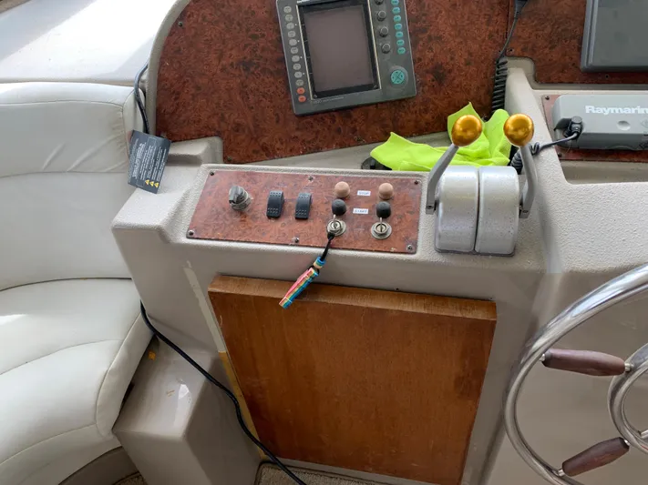  Yacht Photos Pics 1999 Bayliner 5788 Pilot House Motoryacht control panel with steering wheel and navigation equipment.