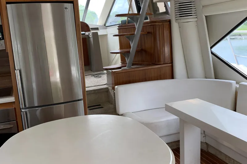  Yacht Photos Pics Interior of 1999 Bayliner 5788 Pilot House Motoryacht with modern kitchen and seating area.