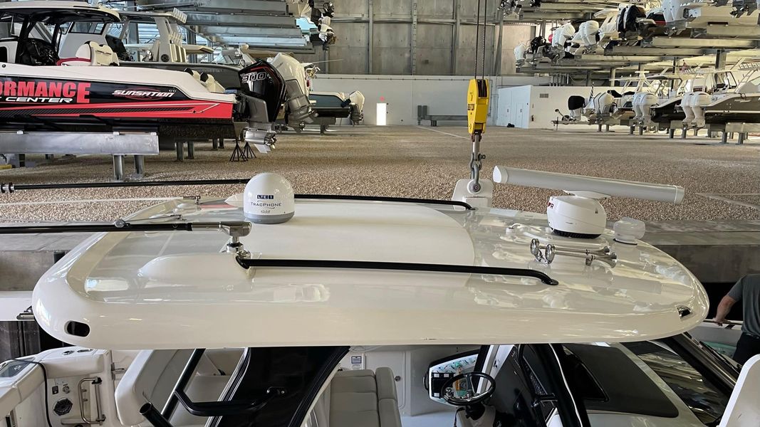 2021 Boston Whaler 350 Realm